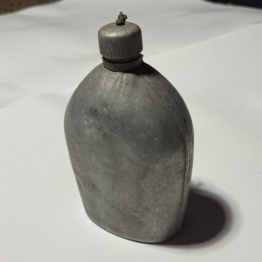 WW1 U.S. M1910 ALUMINUM CANTEEN image 0