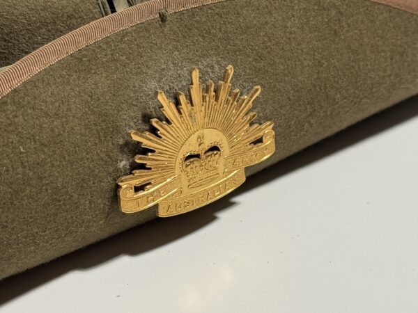 AUSTRALIAN SLOUCH HAT W/ RISING SUN BADGE